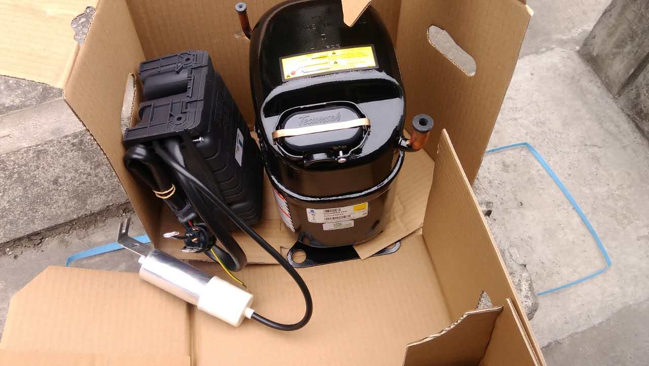 ����̩��230V  60HZ �����l�ʉ��s�C